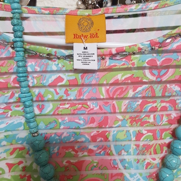 Beautiful blouse, it has several colors. - Picture 7 of 7